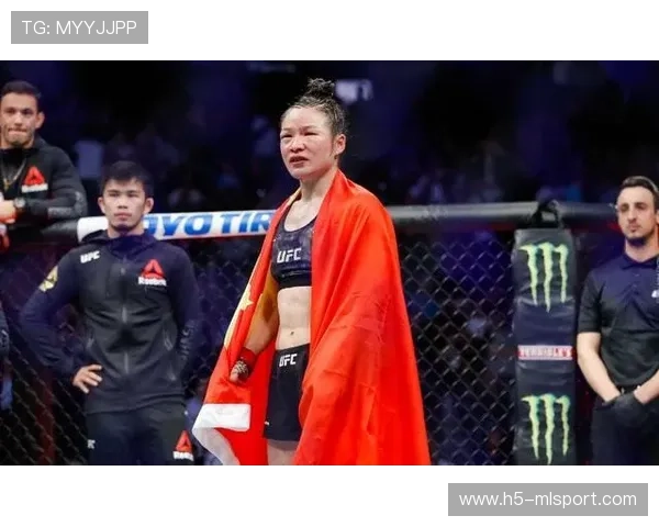 UFC 重击震碎对手护齿，裁判吓得急停比赛