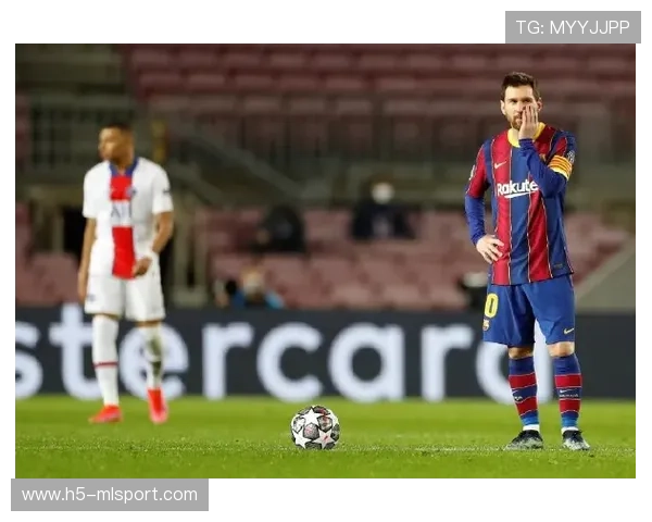 尤文前锋在训练中提升体能与接球后的射门连贯性