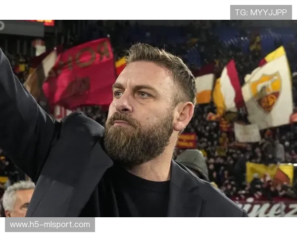 罗马球迷冲进球场抗议主帅