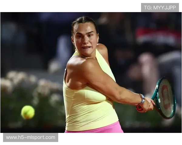 黑裙+微笑=杀伤力满分，萨巴伦卡魅力不止在球场上，萨巴伦卡胸围