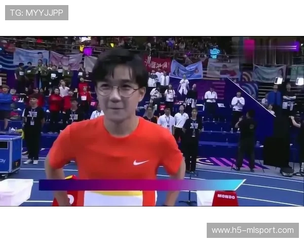 解说员长连音后的喘气被麦克风收录